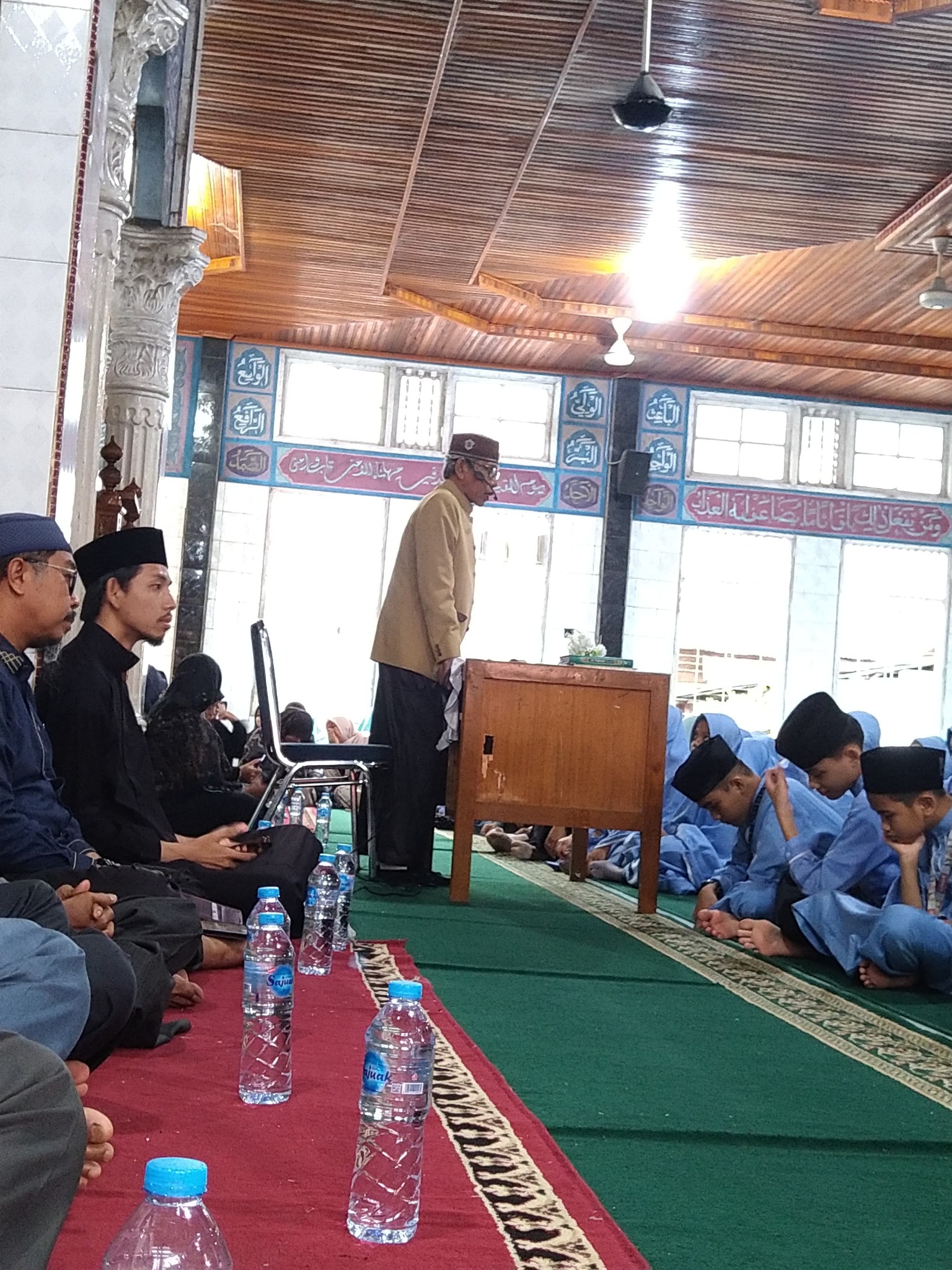 Pondok Pesantren Daarun Nahdhah menggelar acara Maulid Nabi di Mesjid An Nur